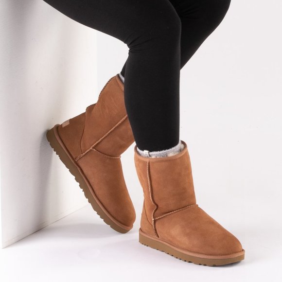 UGG Shoes - UGG® Classic Short II Boot - Chestnut size 9